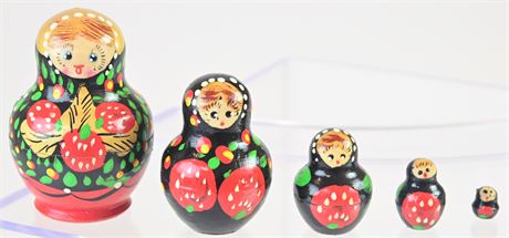 Set of 5 Traditionally Painted Russian Nesting Dolls