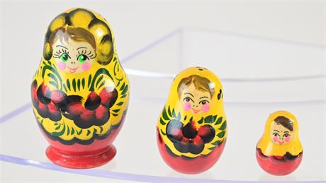 Set of 3 Russian Nesting Dolls