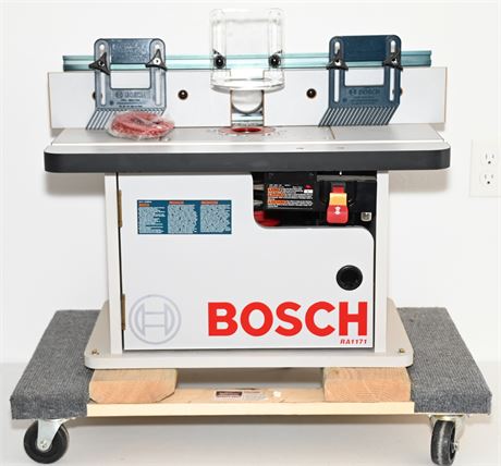 Bosch Cabinet Style Router Table with Router