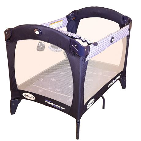 Graco Pack N Play on the Go Playard Folding Bassinet